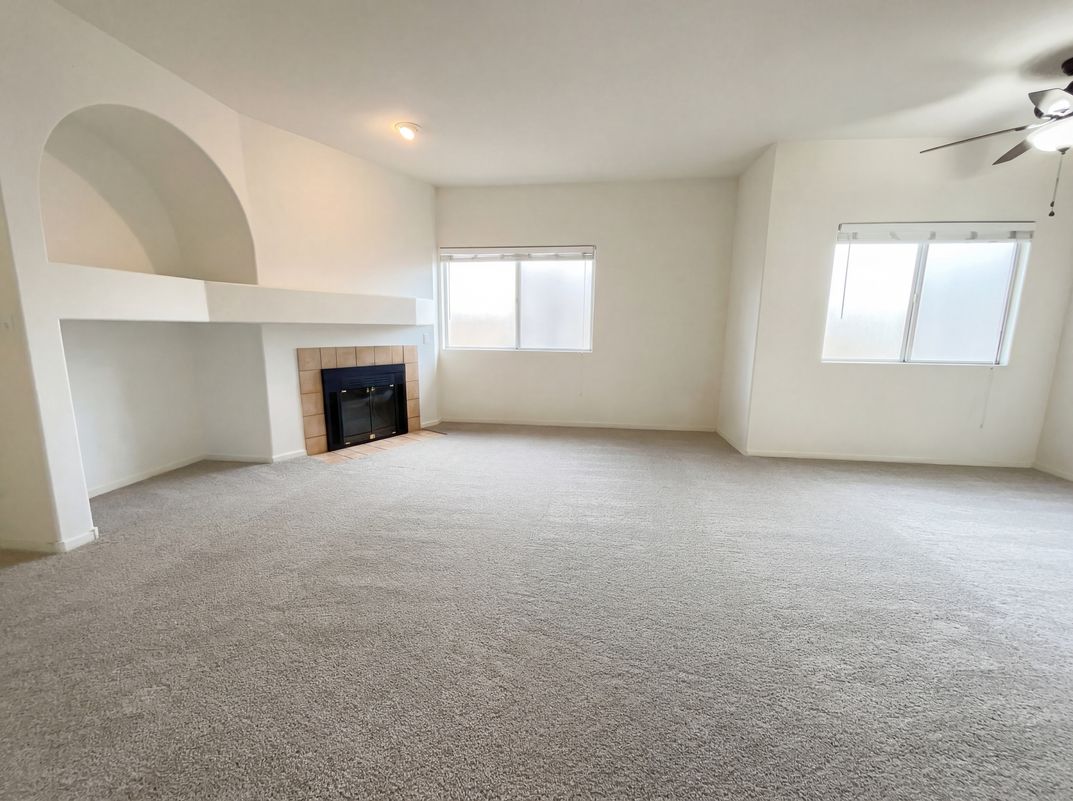Photo 3 of 19 of 900 Heavenly Hills Ct, Las Vegas, NV