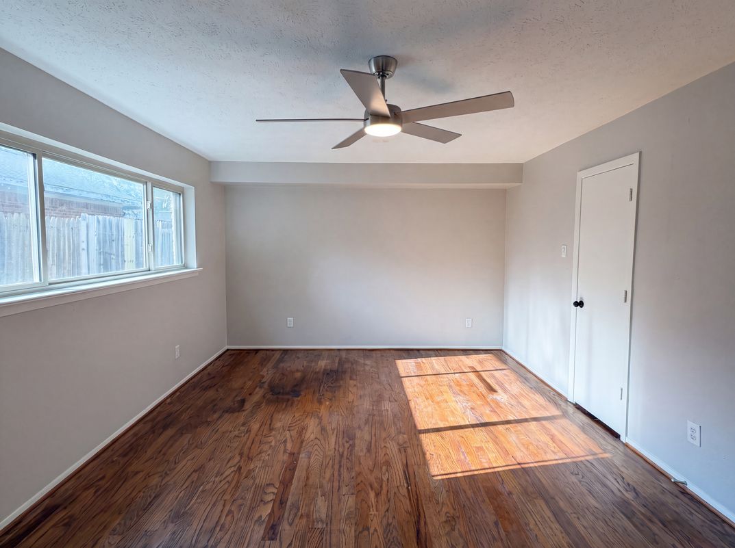 Photo 12 of 22 of 1618 Woodcrest Ln, Carrollton, TX