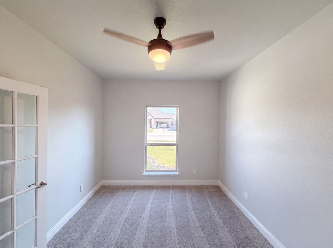 Photo 12 of 20 of 1530 Woodmere Dr, Krum, TX