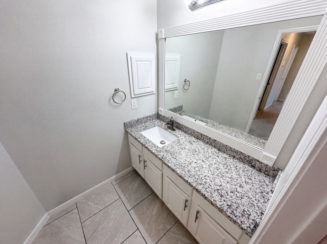Photo 18 of 26 of 7327 Fox Hall Ln, Humble, TX