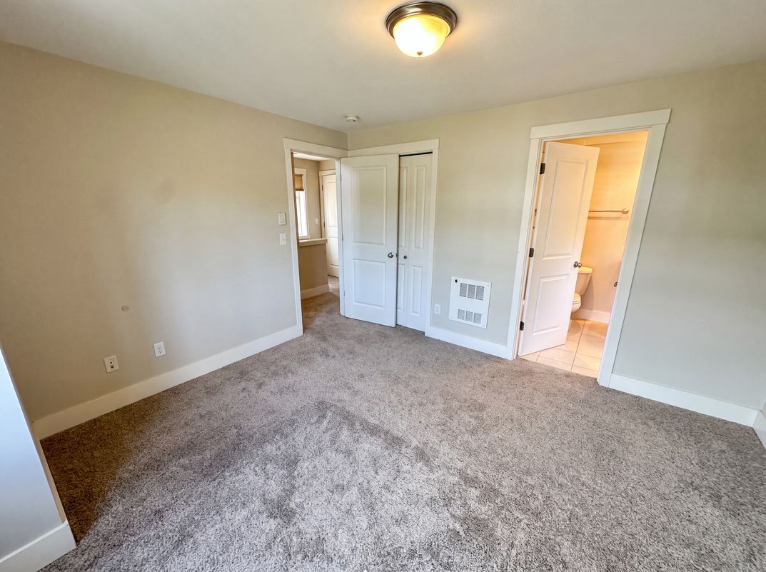 Photo 4 of 23 of 1553 NW 58th St, Seattle, WA
