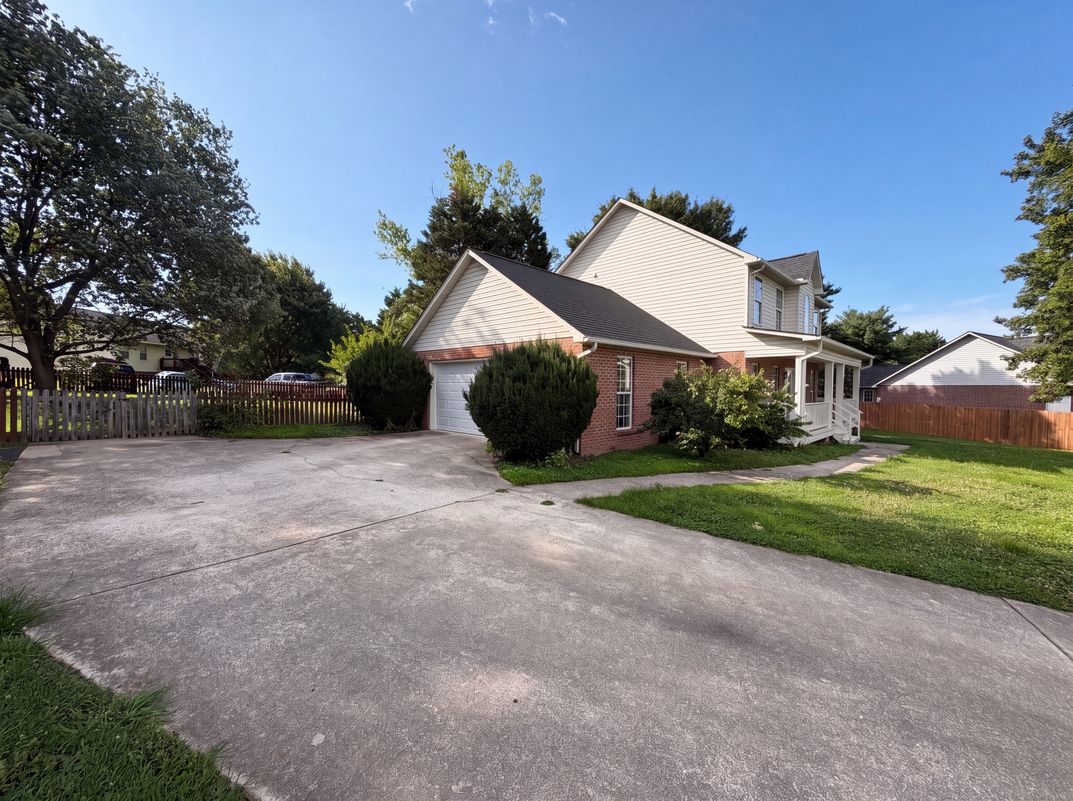 Photo 25 of 27 of 518 Glenfield Cir, Maryville, TN