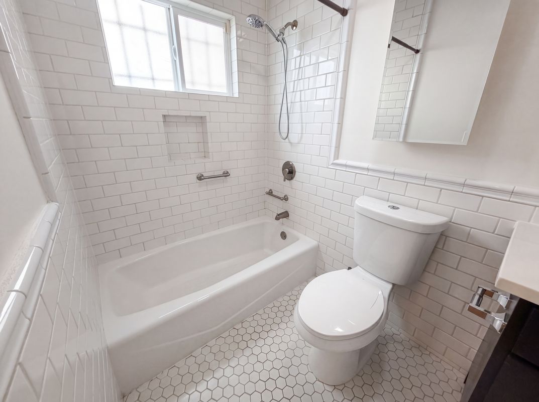 Photo 18 of 22 of 1138 S St Andrews Pl, Los Angeles, CA