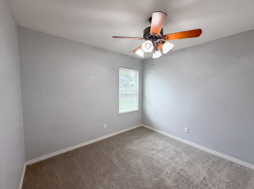 Photo 17 of 24 of 12902 Scout Ct, Grand Island, FL