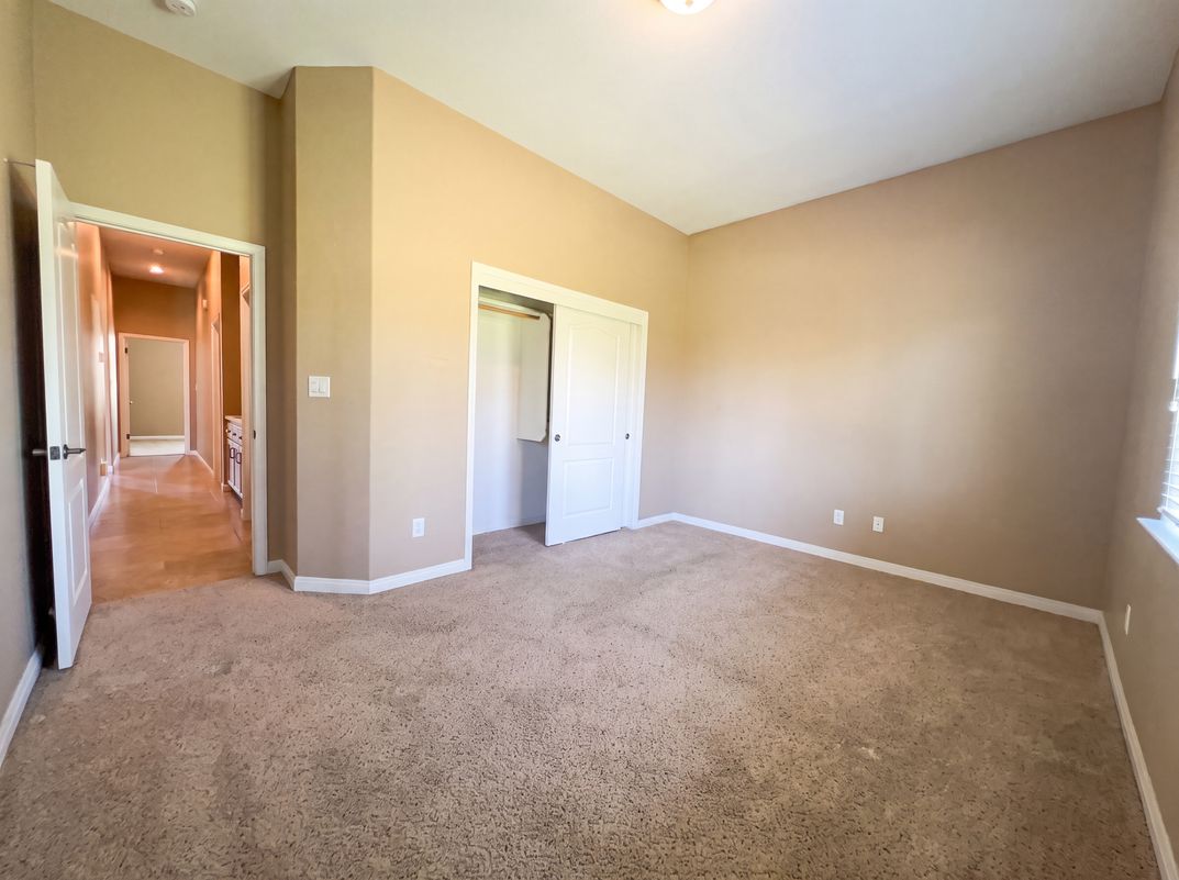 Photo 4 of 35 of 11904 Kenseth St, Bakersfield, CA
