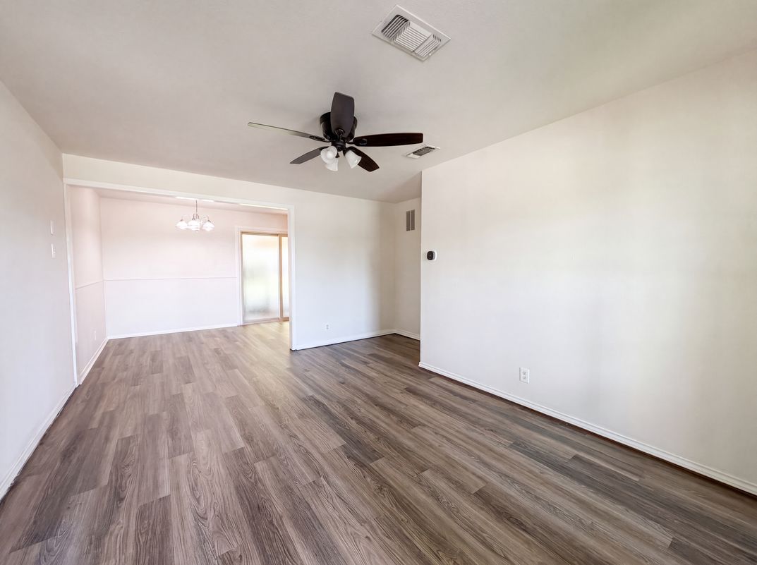 Photo 7 of 21 of 2549 Steven Dr, Denison, TX