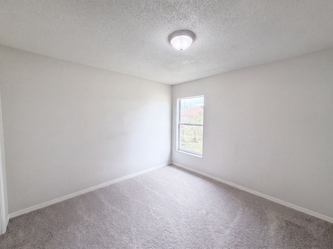 Photo 11 of 19 of 1038 Highland Crest Cir, Lake Wales, FL
