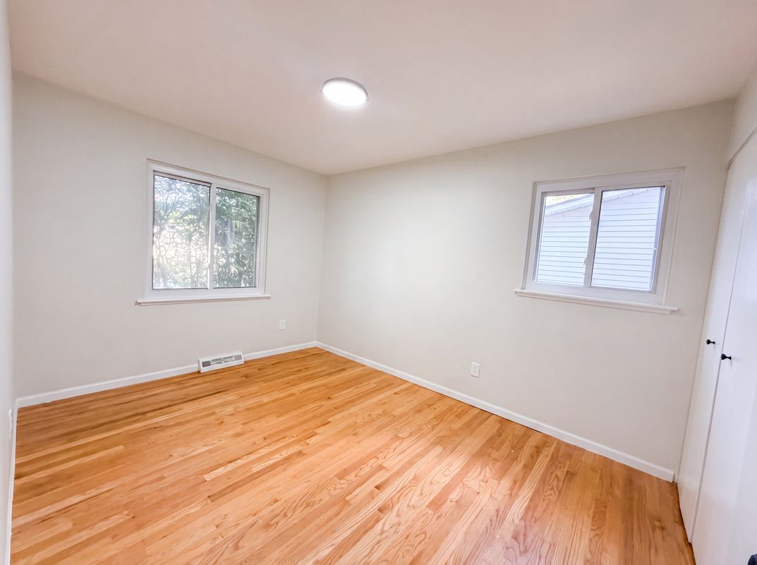 Photo 9 of 23 of 14743 Ronnie Ln, Livonia, MI
