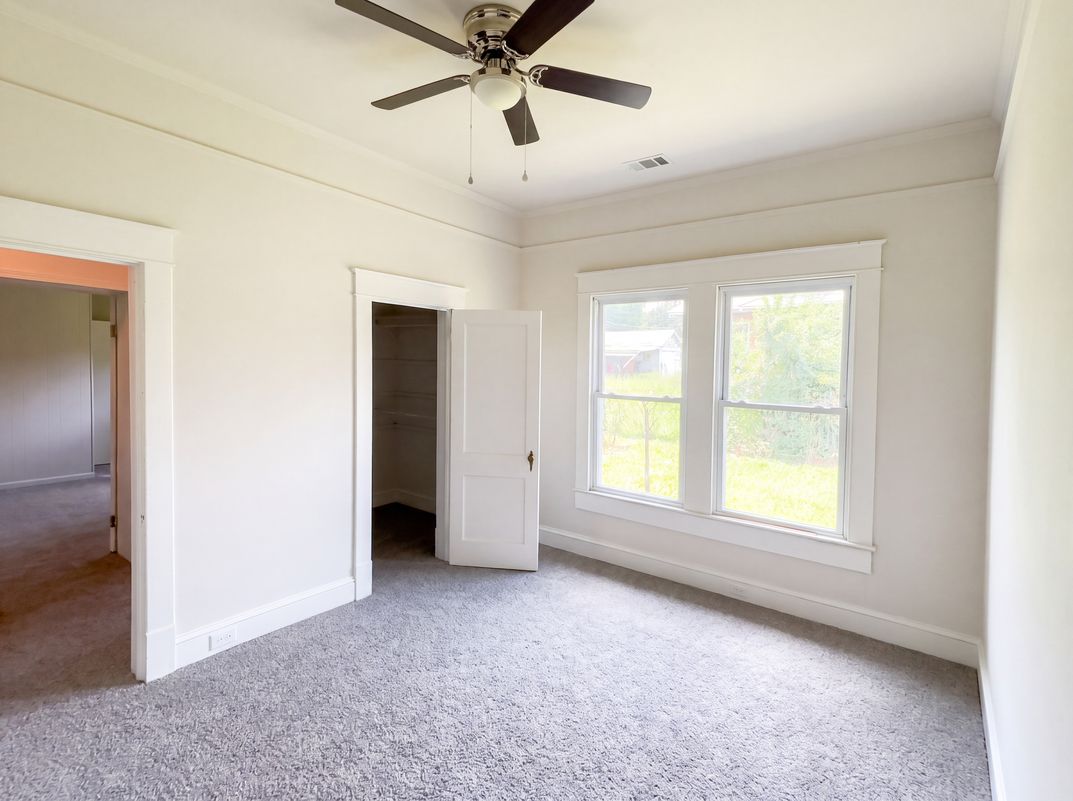 Photo 10 of 19 of 112 Sherard Ave, Ninety Six, SC