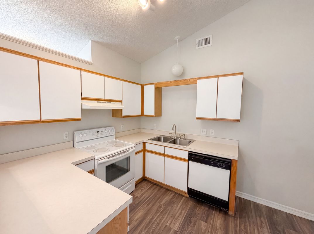 Photo 2 of 20 of 114 Pamala Ct, Sanford, FL