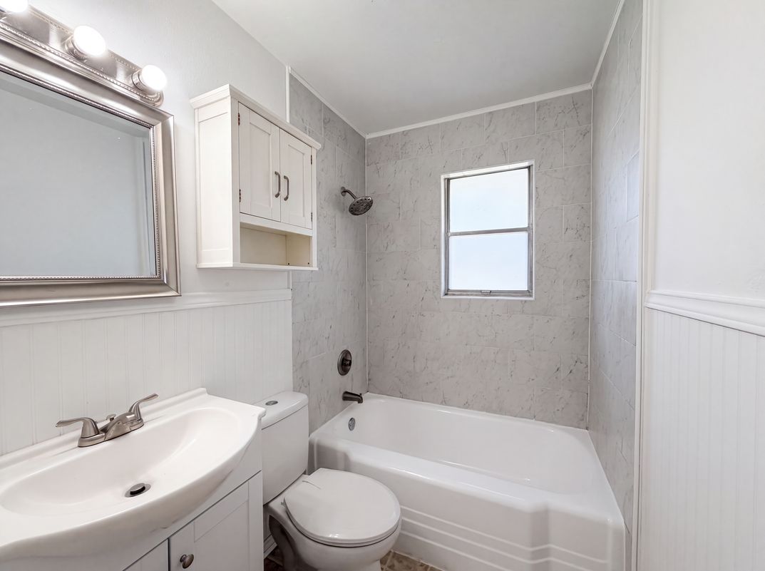 Photo 8 of 16 of 1213 S Ridgeway Dr, Cleburne, TX