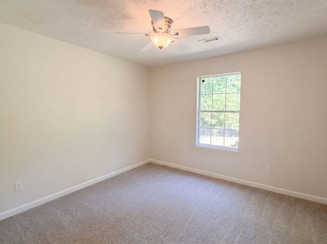 Photo 16 of 27 of 182 Livingston Ln, Covington, GA