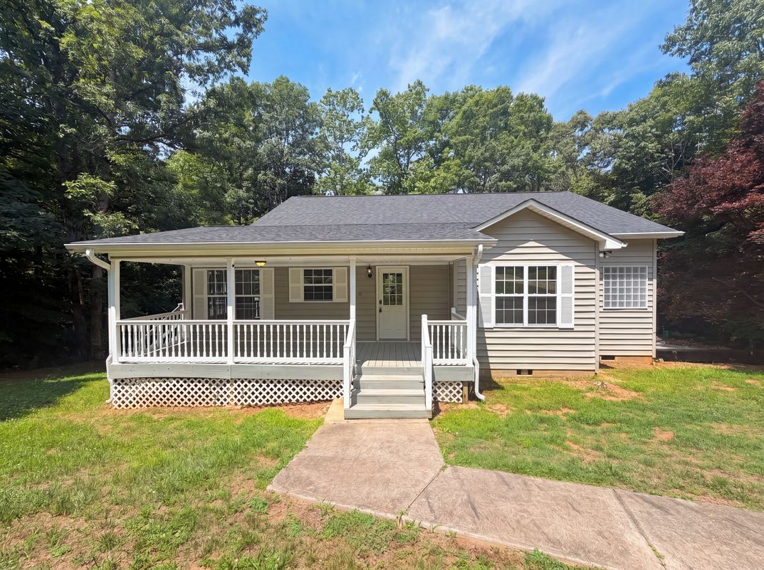 Property photo 1 of 221 Grandview Dr