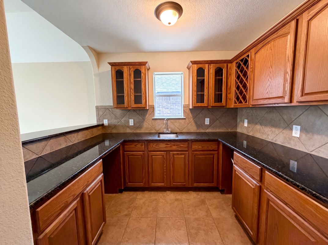 Photo 8 of 25 of 8613 Sunwood Ct, Fort Worth, TX