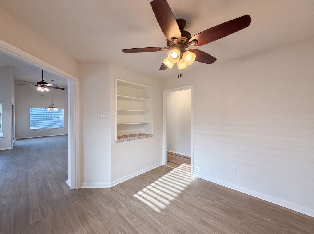 Photo 8 of 21 of 11823 Meadowchase Dr, Houston, TX