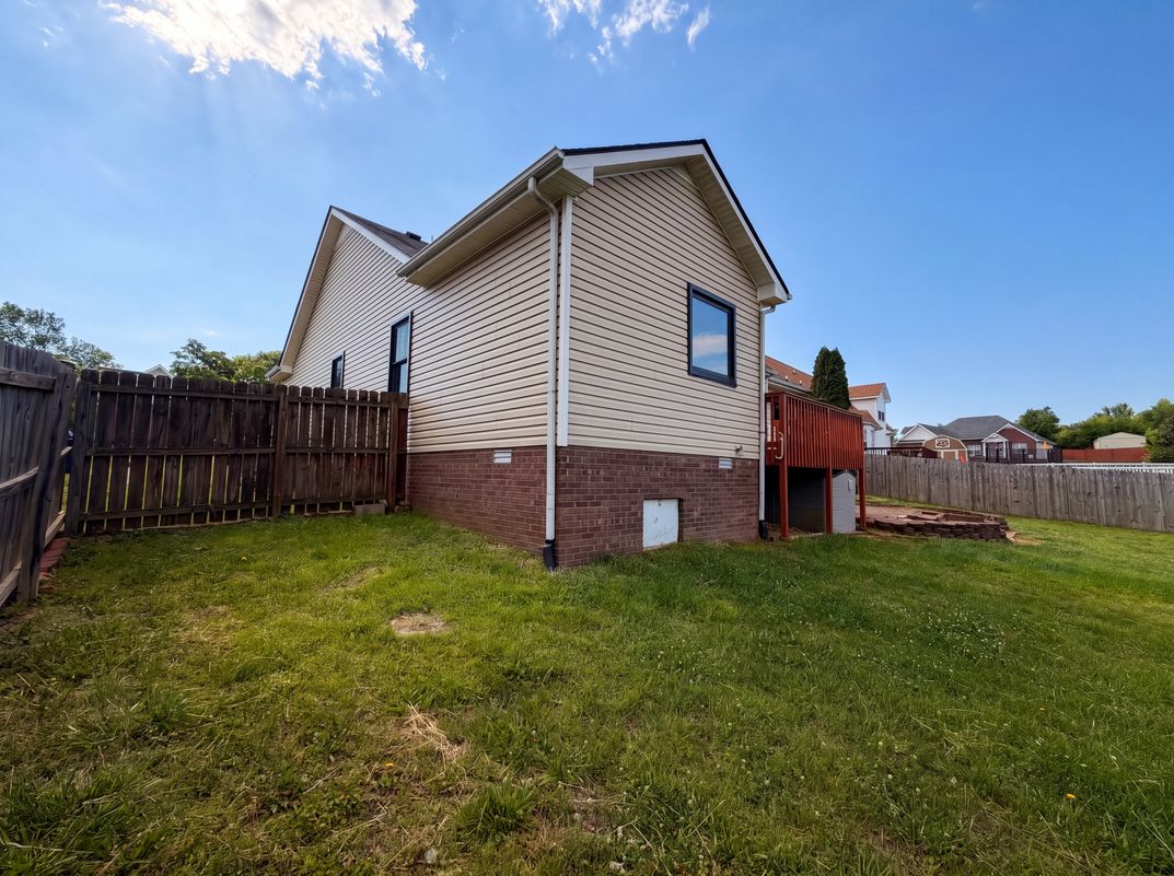 Photo 20 of 26 of 1688 Cedar Springs Cir, Clarksville, TN