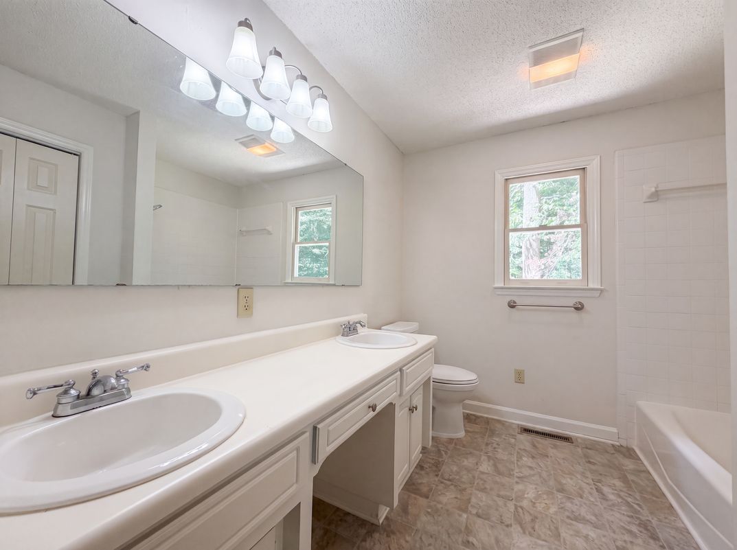 Photo 9 of 38 of 335 Dill Cir, Landrum, SC