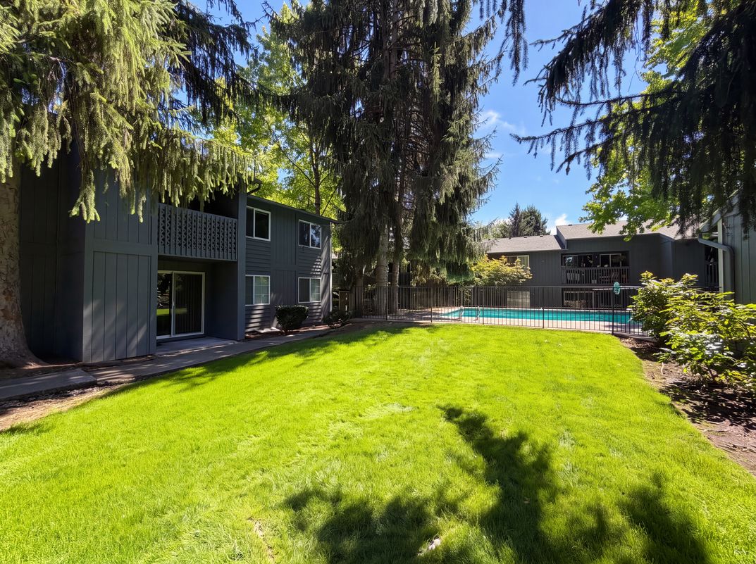 Photo 5 of 24 of 650 SW Meadow Dr, Beaverton, OR