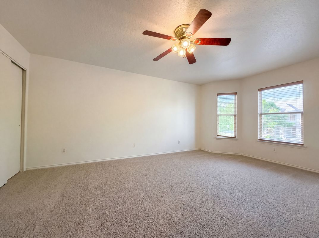 Photo 13 of 19 of 121 Springtree Fld, Cibolo, TX