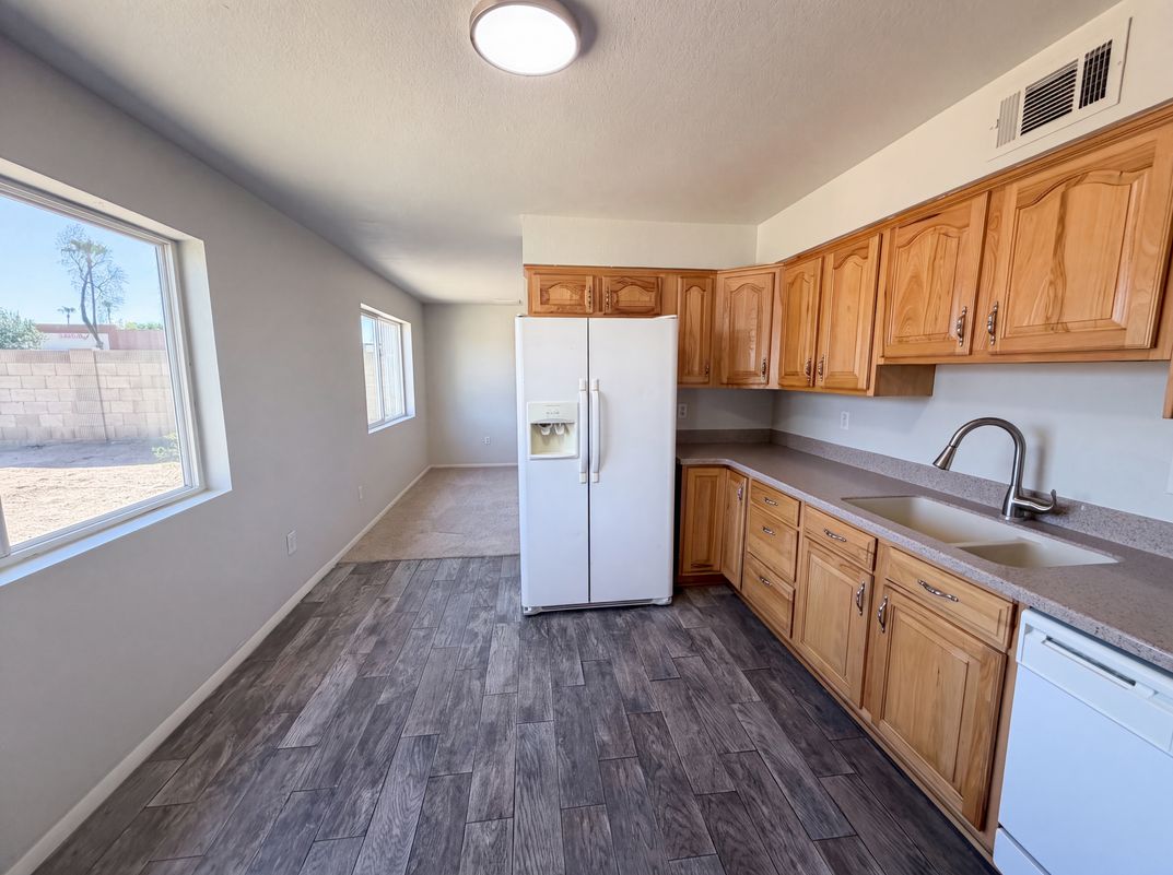 Photo 7 of 25 of 5908 W Calavar Rd, Glendale, AZ