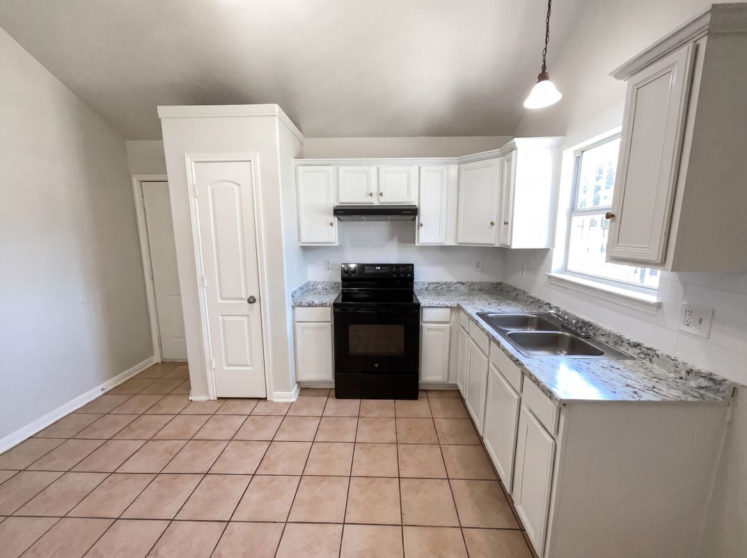 Photo 2 of 17 of 236 Lawton St, San Antonio, TX