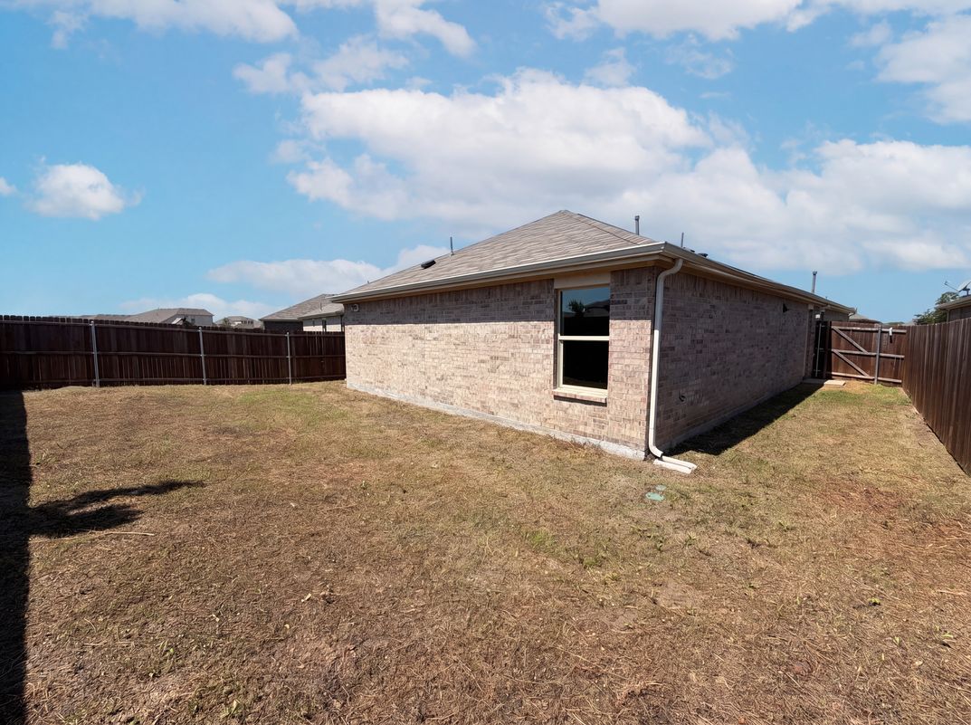 Photo 5 of 17 of 2214 Nightgrove Cir, Crandall, TX