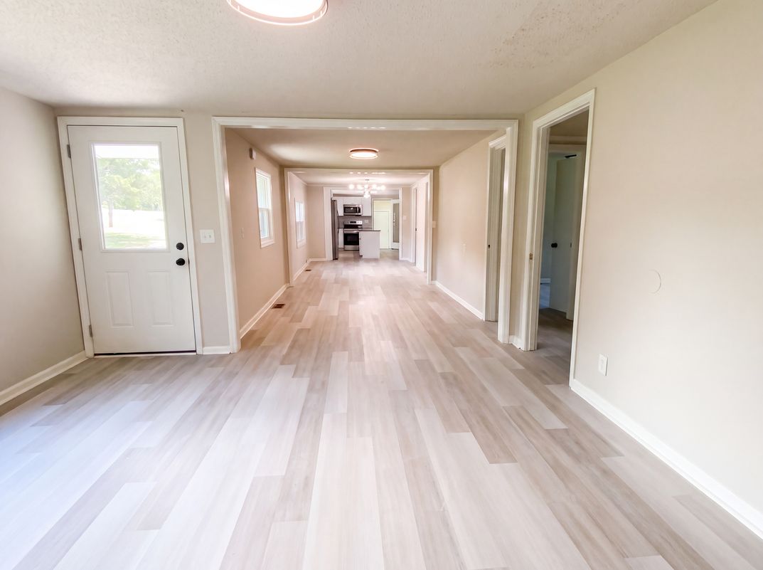 Photo 3 of 32 of 630 S Lee St, Batesburg, SC