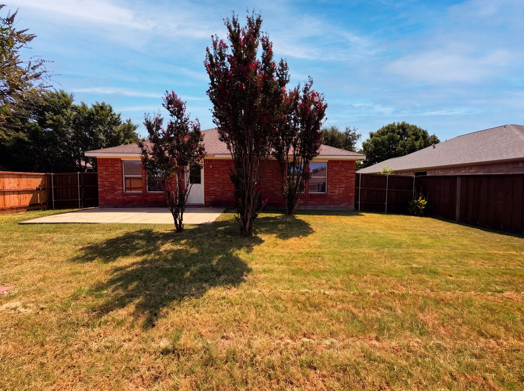Photo 12 of 14 of 511 Brighton Ct, Wylie, TX