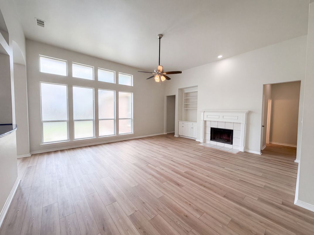 Photo 3 of 31 of 1221 Old Oak Trl, Flower Mound, TX