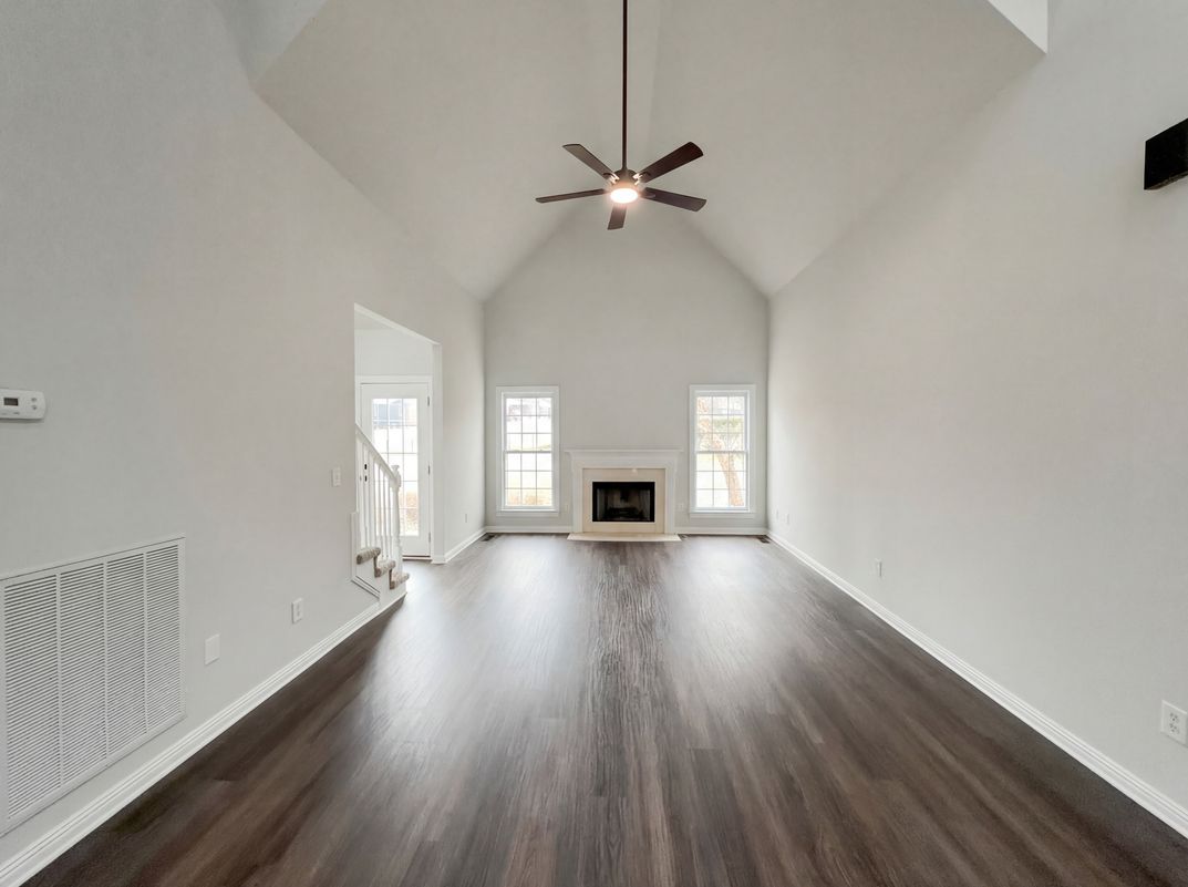 Photo 3 of 24 of 102 Riverbirch Ln, Hendersonville, TN