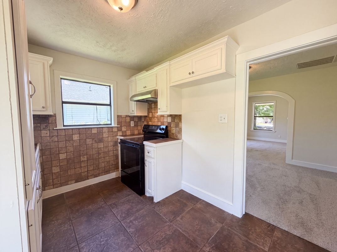 Photo 6 of 16 of 415 Mallie St, Conroe, TX