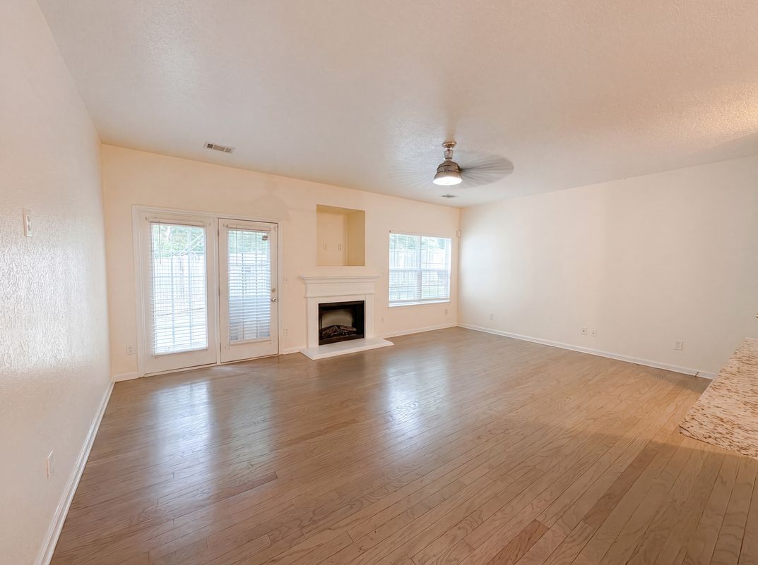 Photo 3 of 18 of 5080 Windsor Forrest Ln, Atlanta, GA