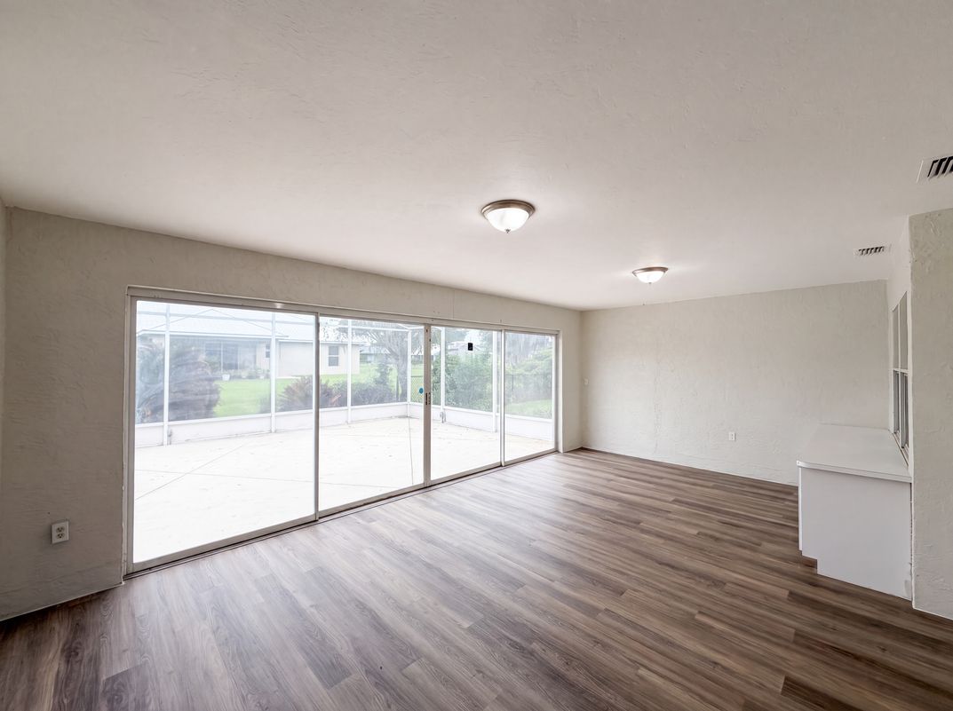 Photo 9 of 19 of 5217 Ponce De Leon Blvd, Sebring, FL