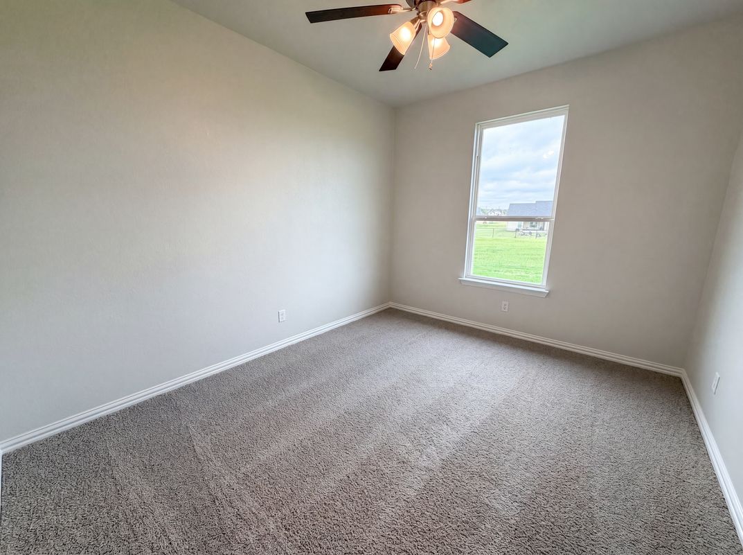 Photo 13 of 18 of 211 Spring Creek Cir, Paradise, TX