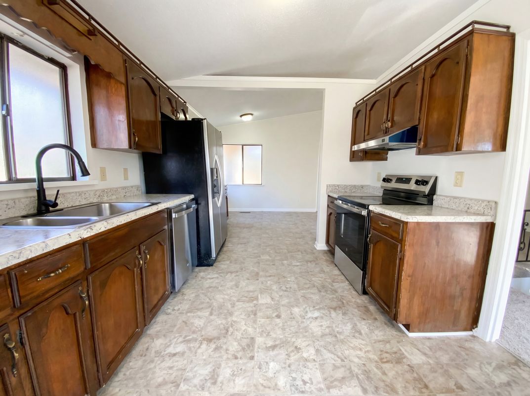 Photo 2 of 22 of 1111 3rd Ln, Pleasant Grove, AL