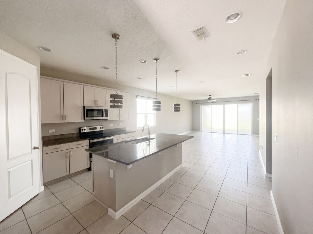 Property photo 2 of 2526 W End Dr