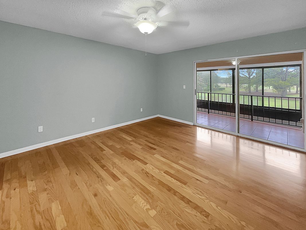 Photo 5 of 27 of 13516 Palmwood Ln, Tampa, FL