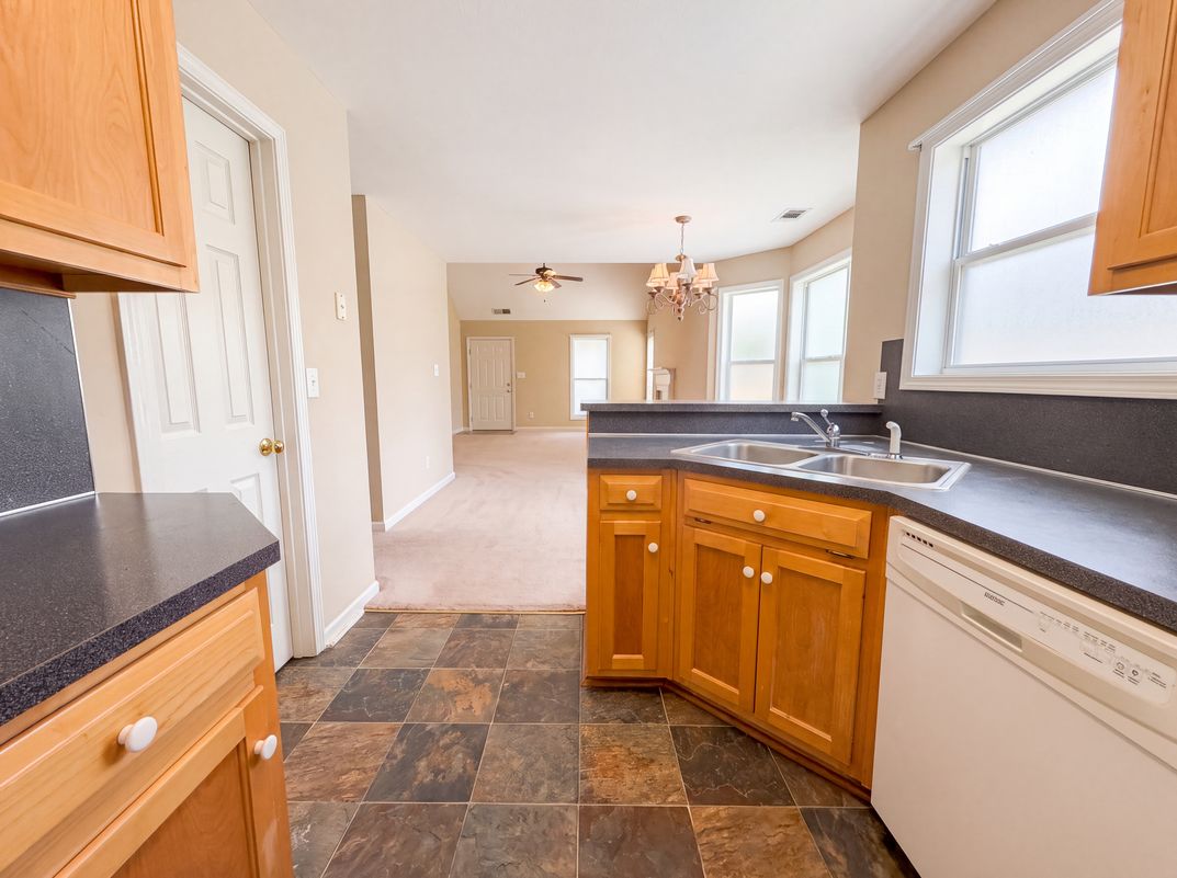 Photo 7 of 20 of 151 Carrington Ln, Calera, AL