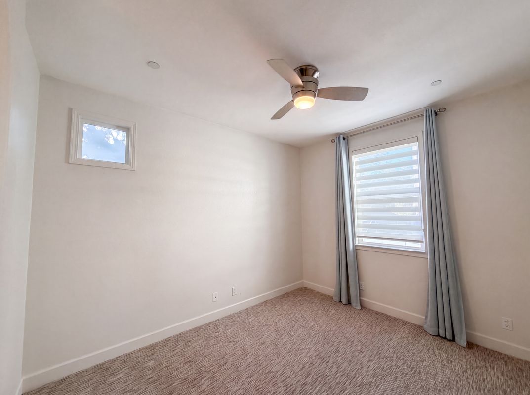 Photo 4 of 28 of 4920 Ocean Ln, Elk Grove, CA