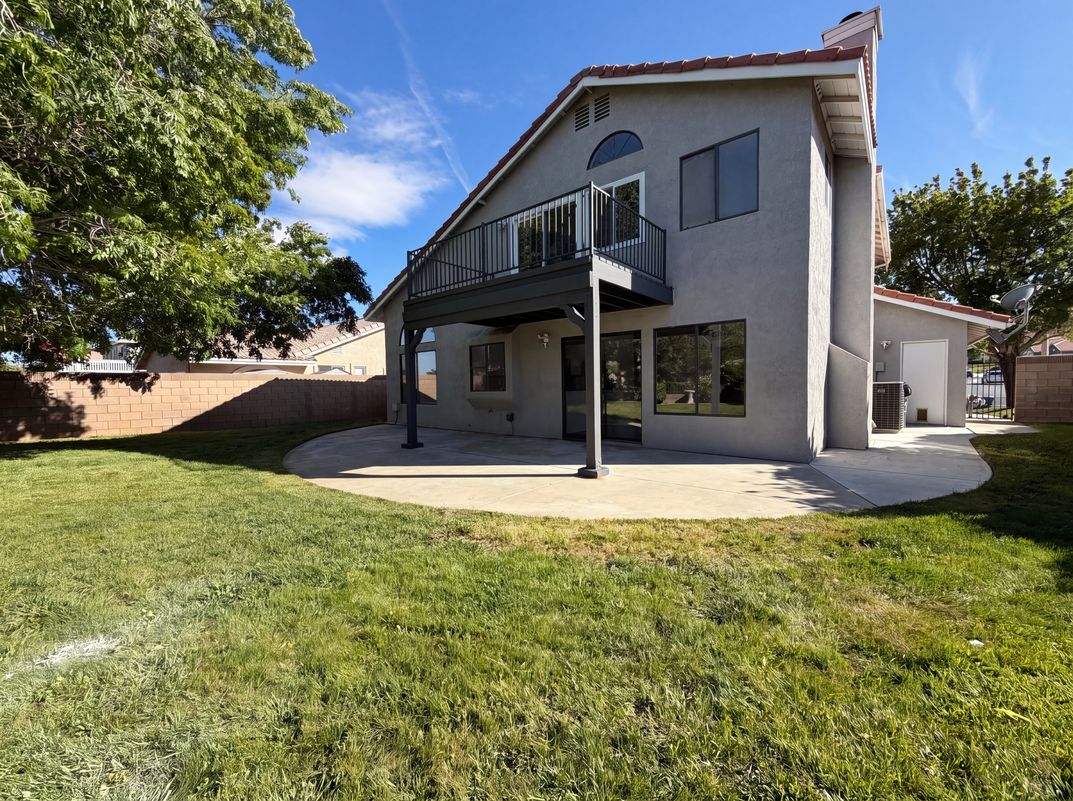 Photo 5 of 33 of 4333 Cocina Ln, Palmdale, CA