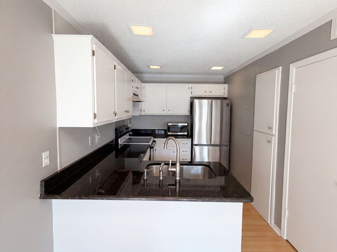 Photo 6 of 21 of 4242 N Capistrano Dr, Dallas, TX