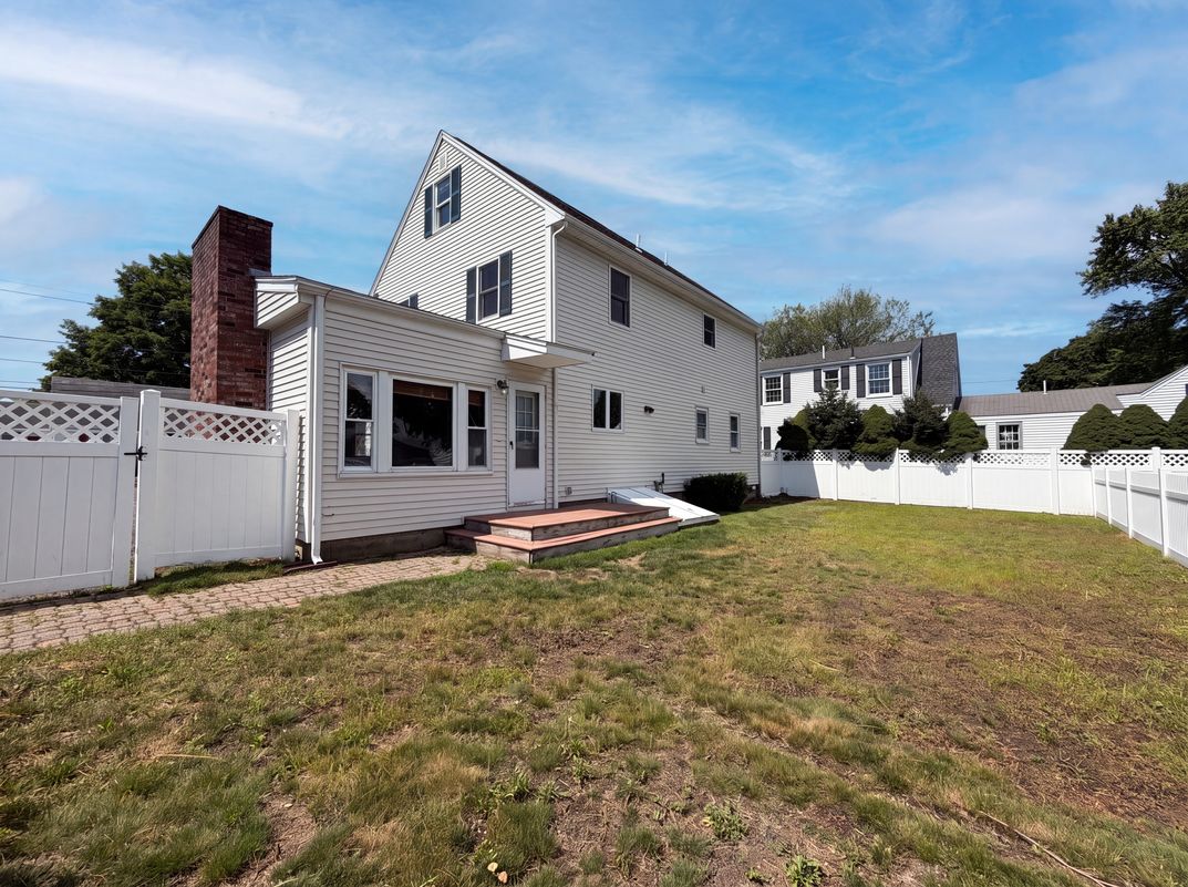 Photo 5 of 37 of 4 MacArthur Cir, Peabody, MA