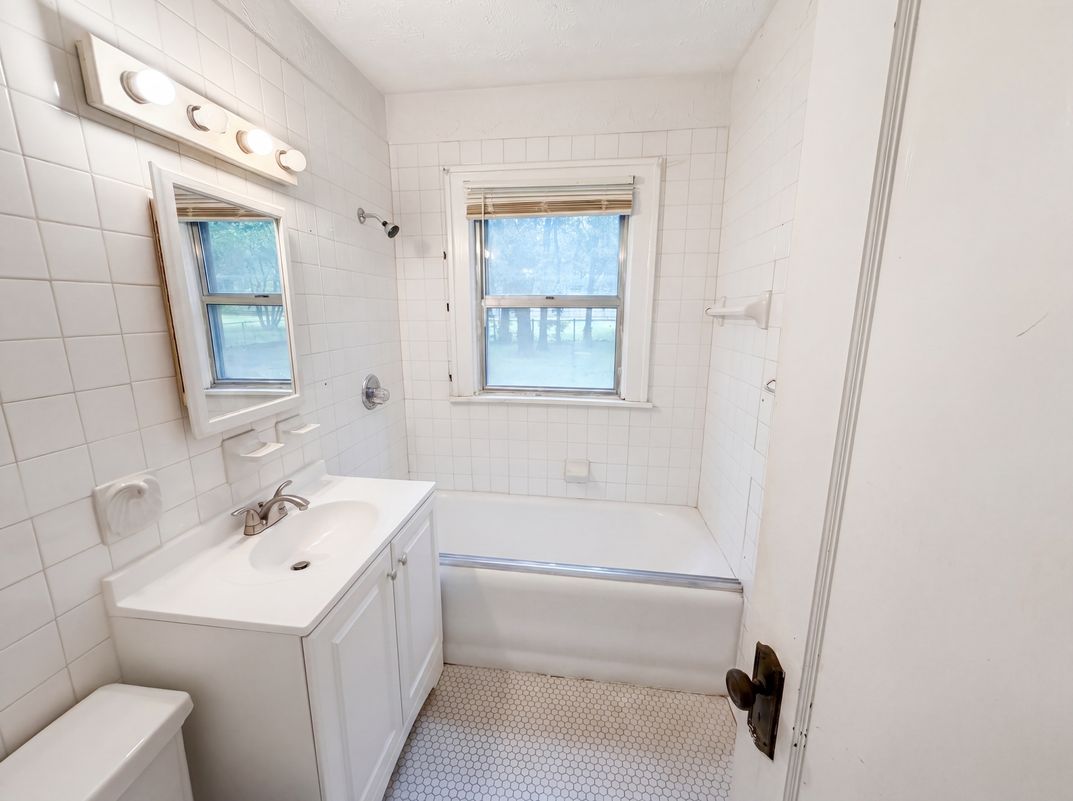 Photo 6 of 21 of 11304 E 55th Ter, Raytown, MO