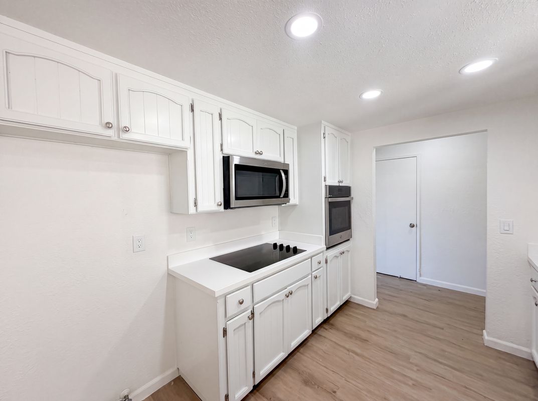 Photo 6 of 29 of 6041 Thornicroft Dr, Valley Springs, CA