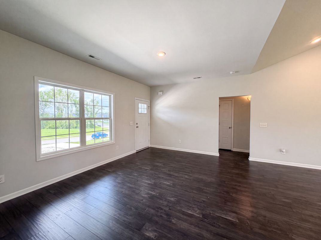 Photo 8 of 23 of 734 Mitscher Dr, Spring Hill, TN