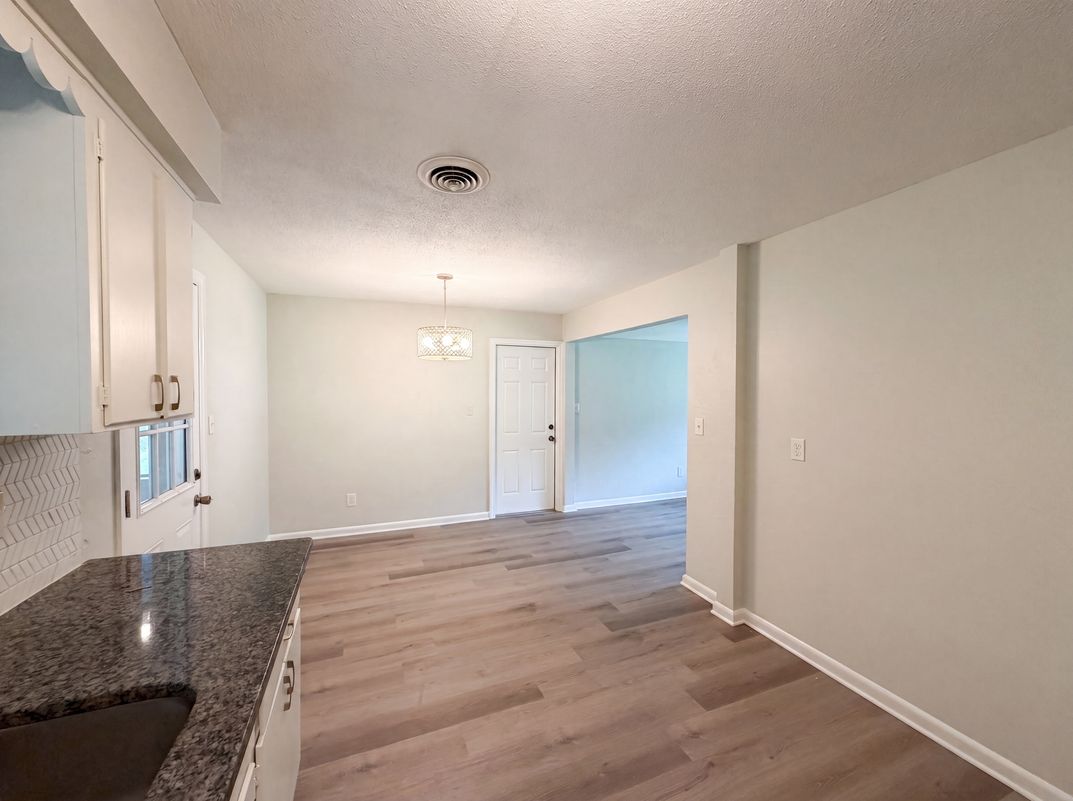 Photo 8 of 22 of 2410 NE 3rd Ave, Ocala, FL