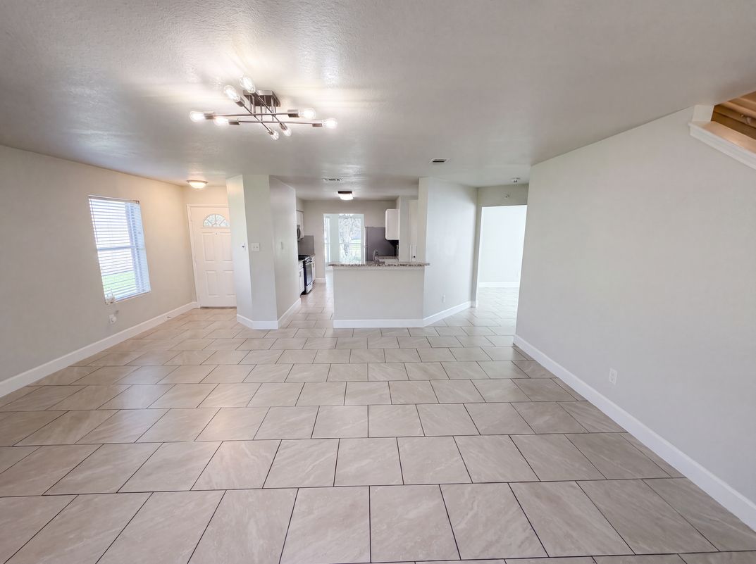 Photo 3 of 26 of 7327 Fox Hall Ln, Humble, TX