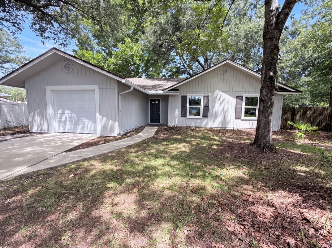 Property photo 1 of 1832 Blarney Cir
