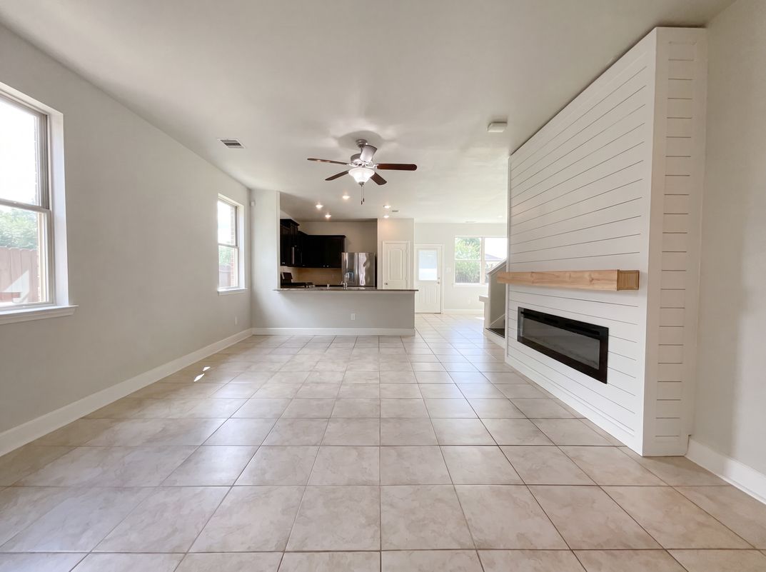 Photo 3 of 17 of 18813 Genova Bay Ct, New Caney, TX