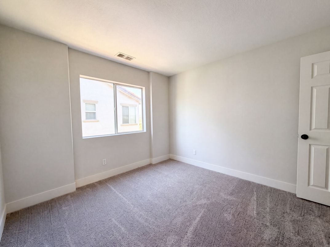 Photo 13 of 25 of 27920 Periwinkle Ln, Valencia, CA